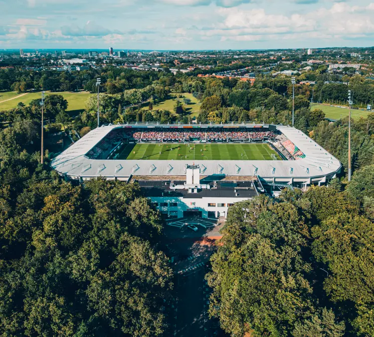 YP23154 N.E.C. Drone 04